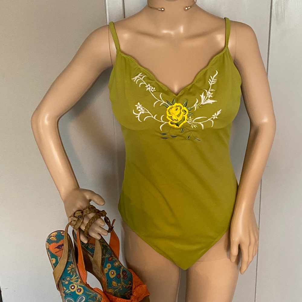 SUNSTREAK by NEWPORT NEWS  Size 12T